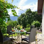 Casa Azalea Feriehus Luino